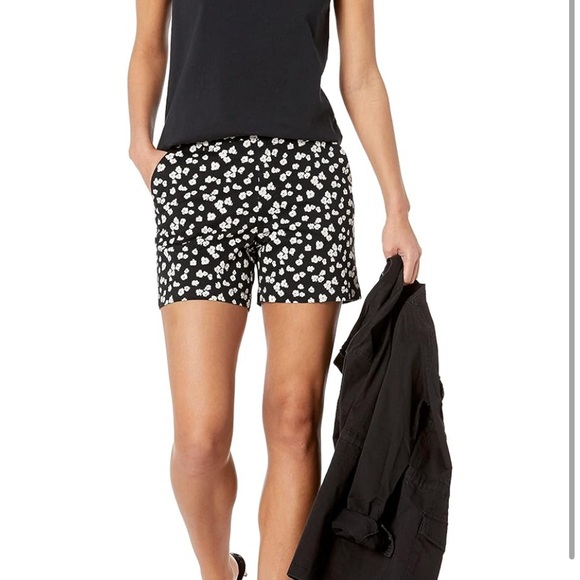 Amazon Essentials Women's Mid-Rise curvy fit..size 16 women’s..black floral(NWT) - Picture 4 of 4